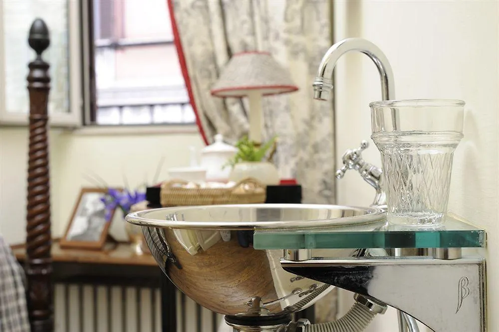 Casa Heberart Guest House Capo Le Case Rome